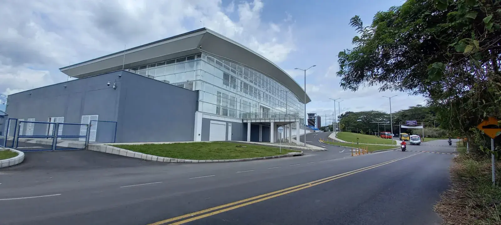 El Edén international airport façade
