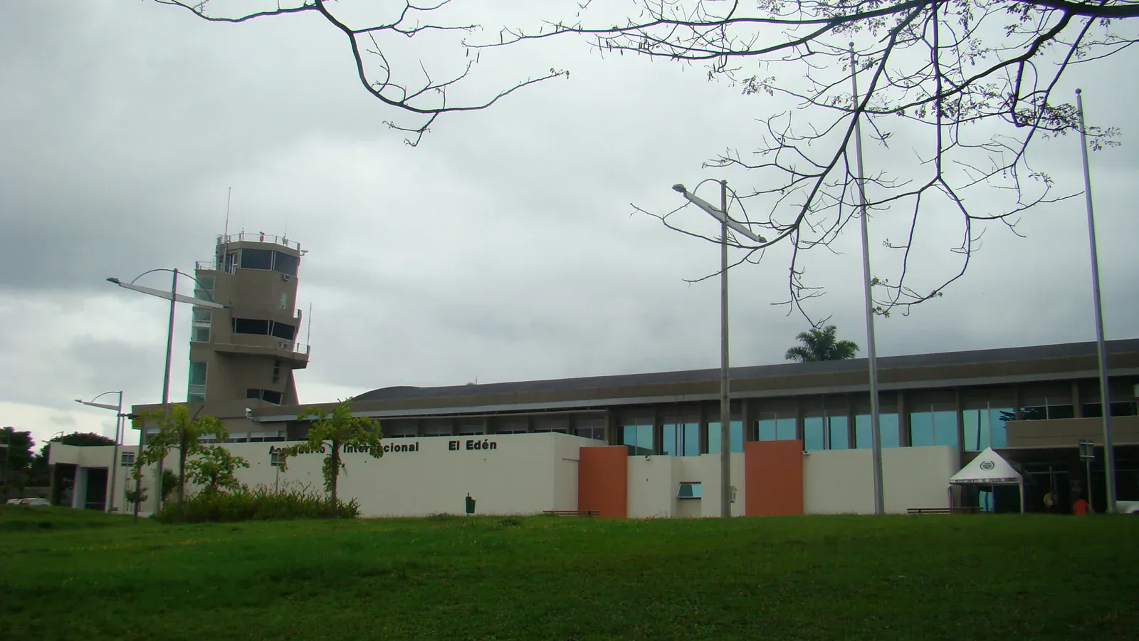 Armenia El Edén airport terminal