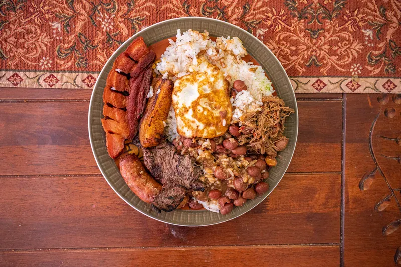 Bandeja paisa, il piatto tipico