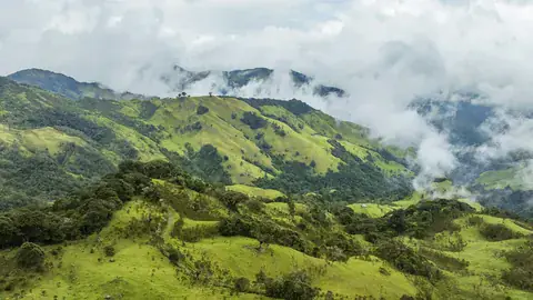 Hügel und Wolken im Quindío