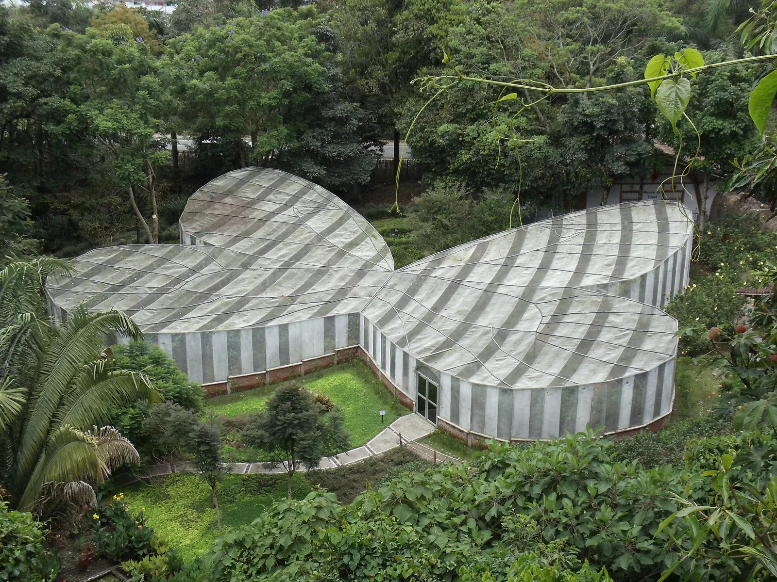 Das Schmetterlingshaus in Schmetterlingsform, Jardín Botánico del Quindío