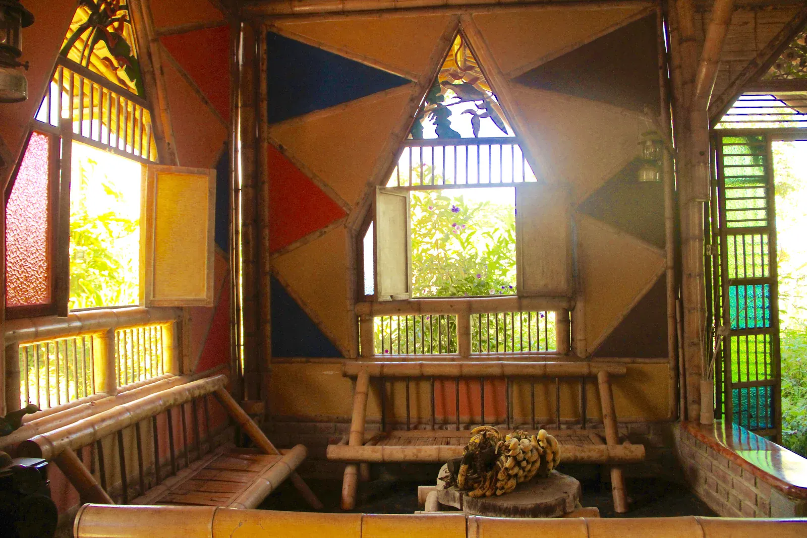 Bamboo room with colourful windows, Granja de Mamá Lulú