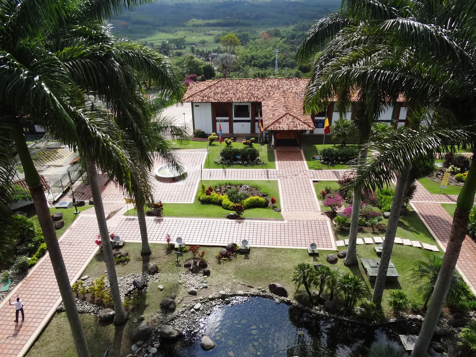Jardines de la entrada del Parque del Café