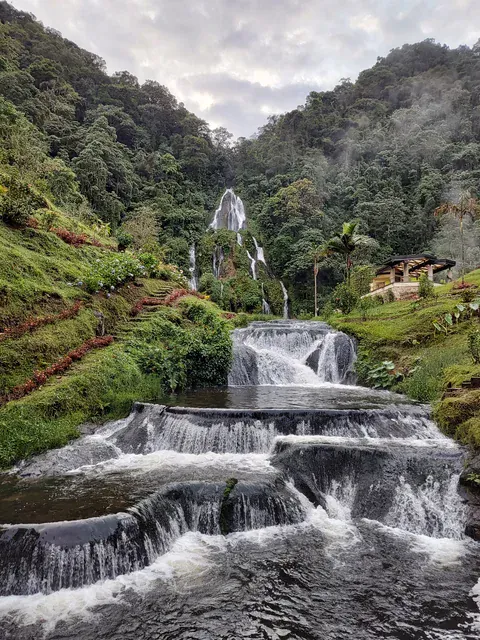 Wasserfälle an den Thermalquellen von Santa Rosa de Cabal